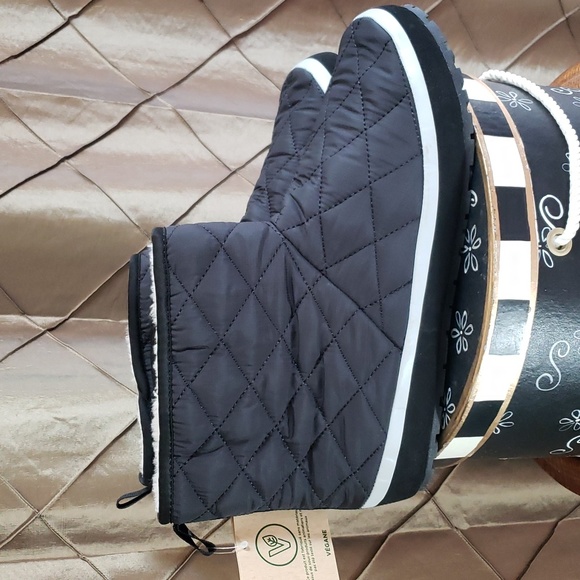 NWT- Kamik ‘Puffy Mid’ Bootie Slipper - Picture 3 of 8